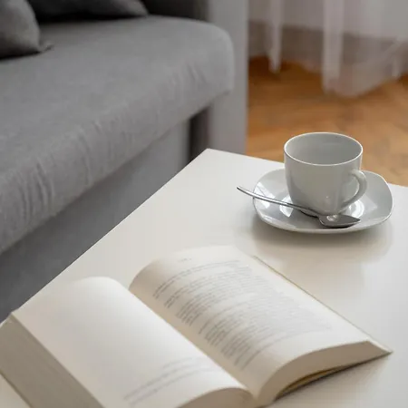 Apartmán Spacious 2-bedroom In By Rent Like