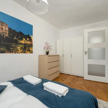 Spacious 2-bedroom In By Rent Like Apartmán