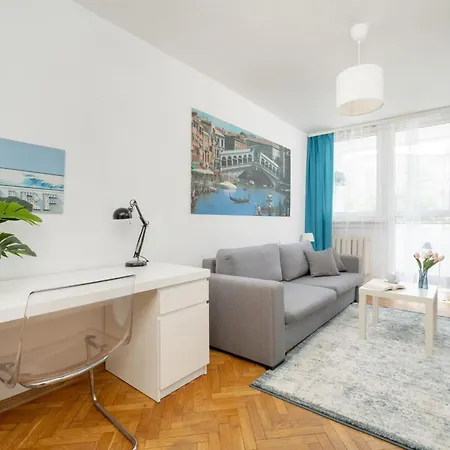 Apartmán Spacious 2-bedroom In By Rent Like