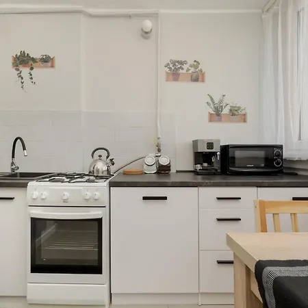 Spacious 2-bedroom In By Rent Like Apartmán